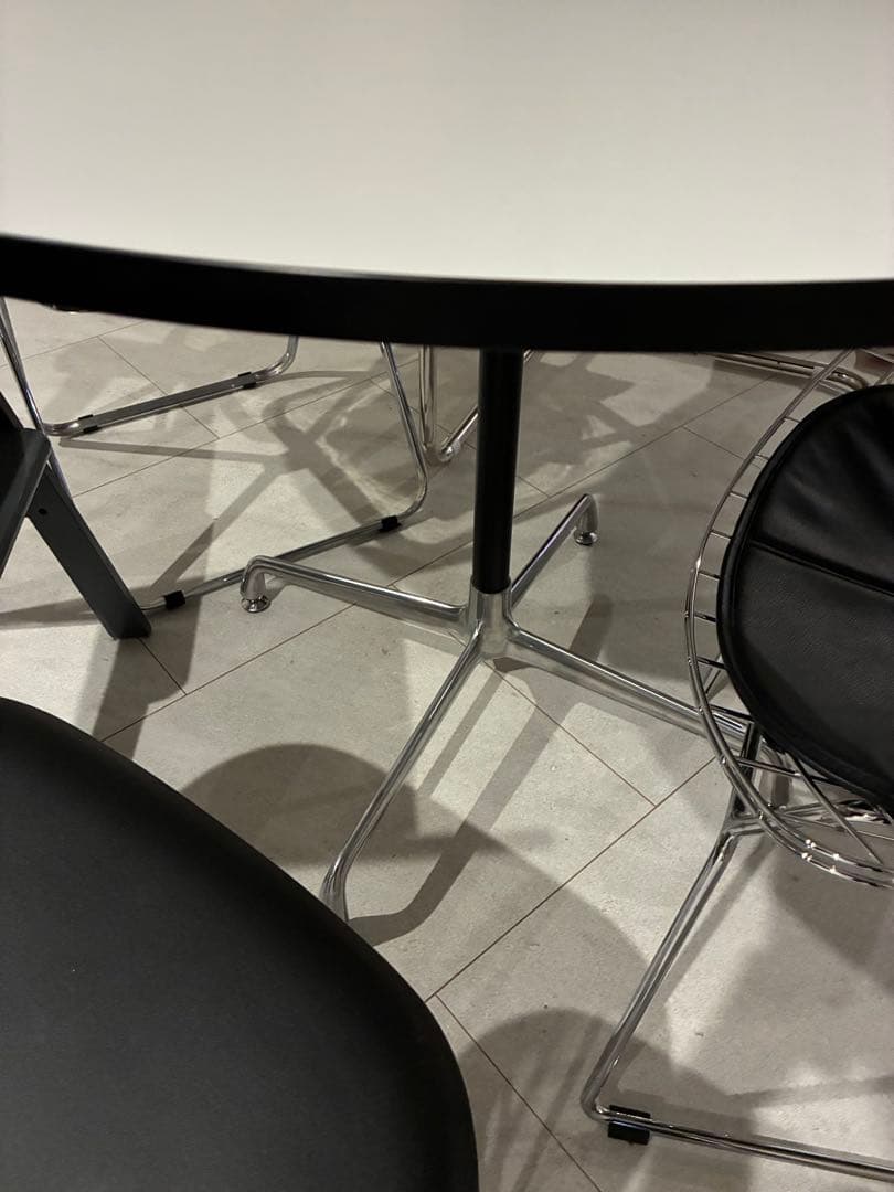 ハーマンミラー風　円形　イームズテーブル　ダイニングテーブル