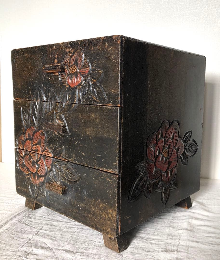 アンティーク花木彫り三段小引き出し