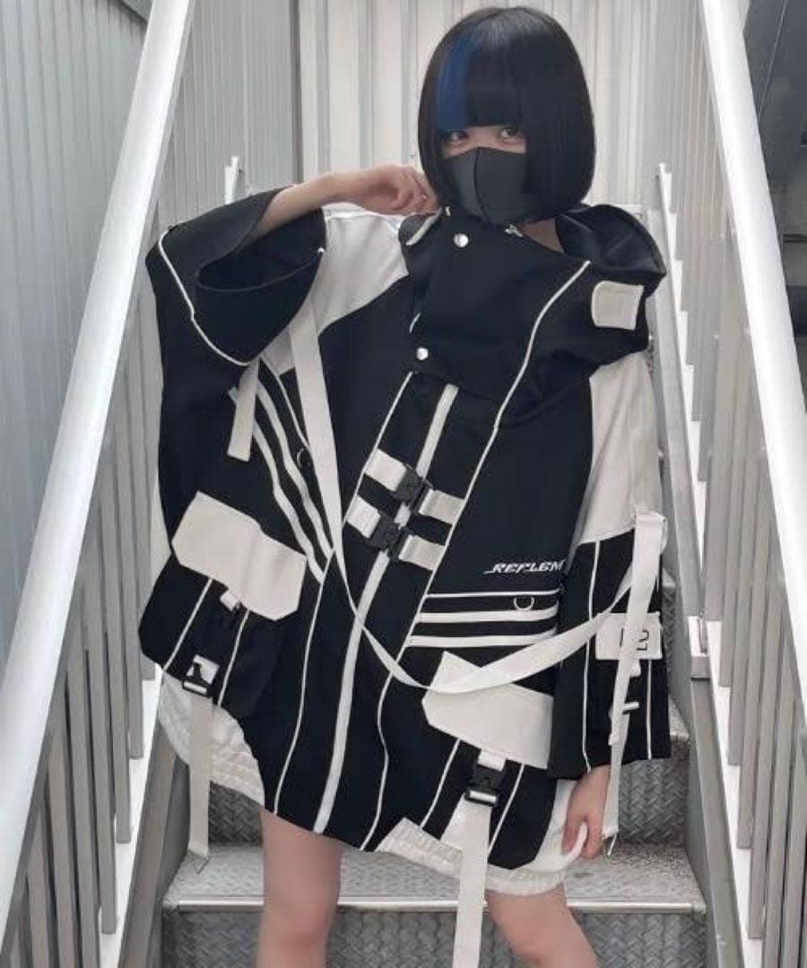 『REFLEM/レフレム』サイバー切替ハイネックジャージパーカー