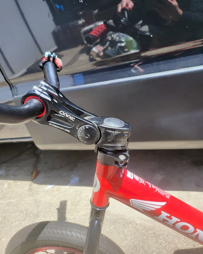 HONDA　赤　カスタム　ストライダー