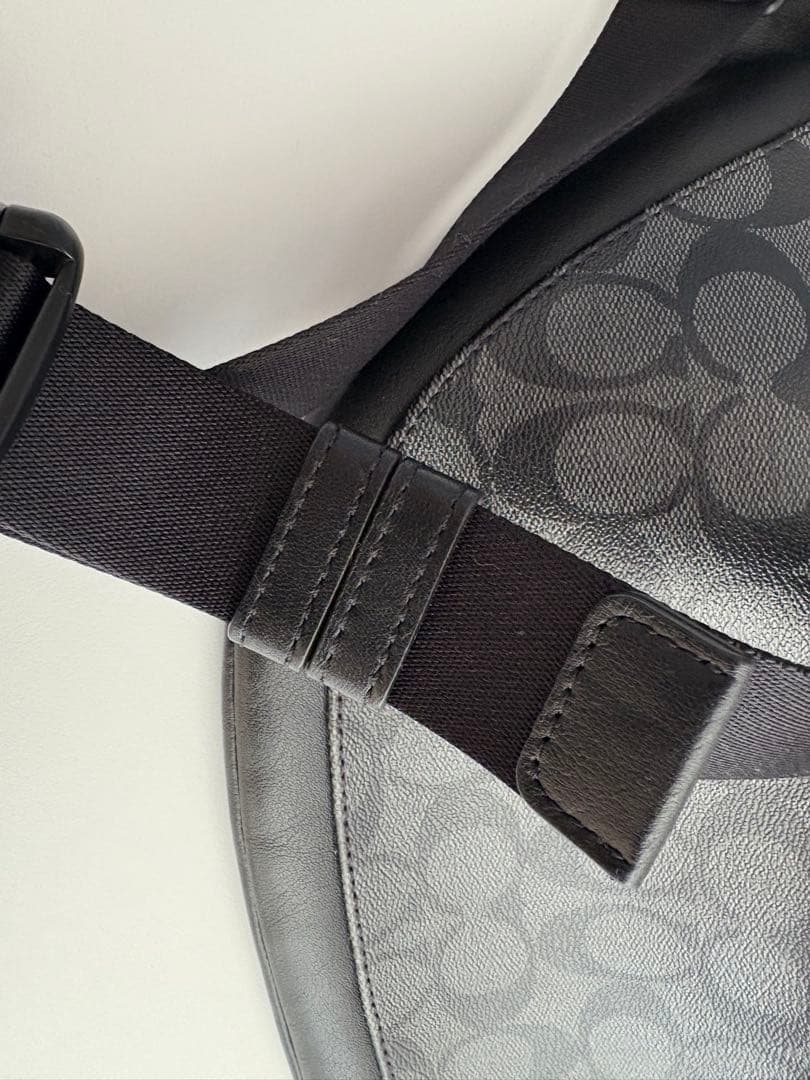 COACH ボディバッグ