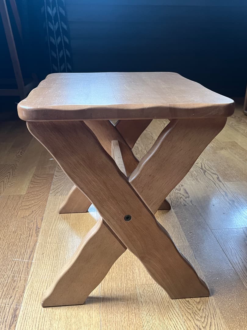 【カリモク】ベッドサイドテーブル／スツール