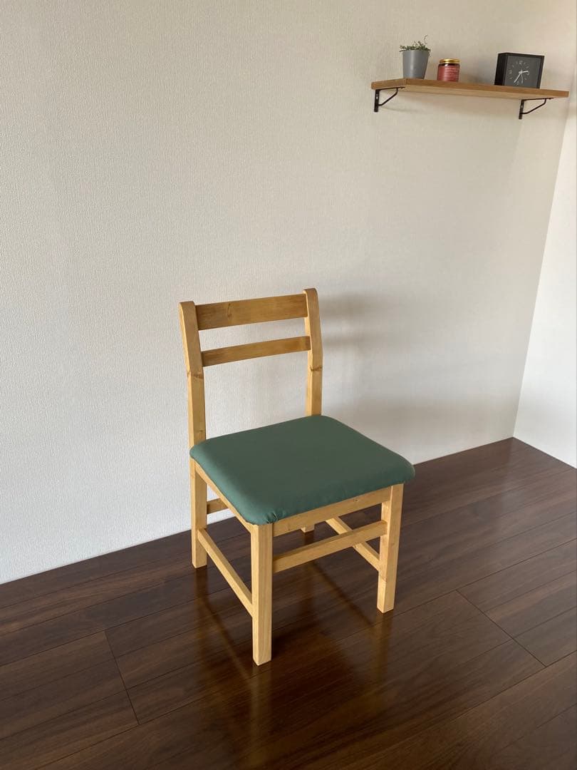 北欧スタイルの椅子(カーキ)