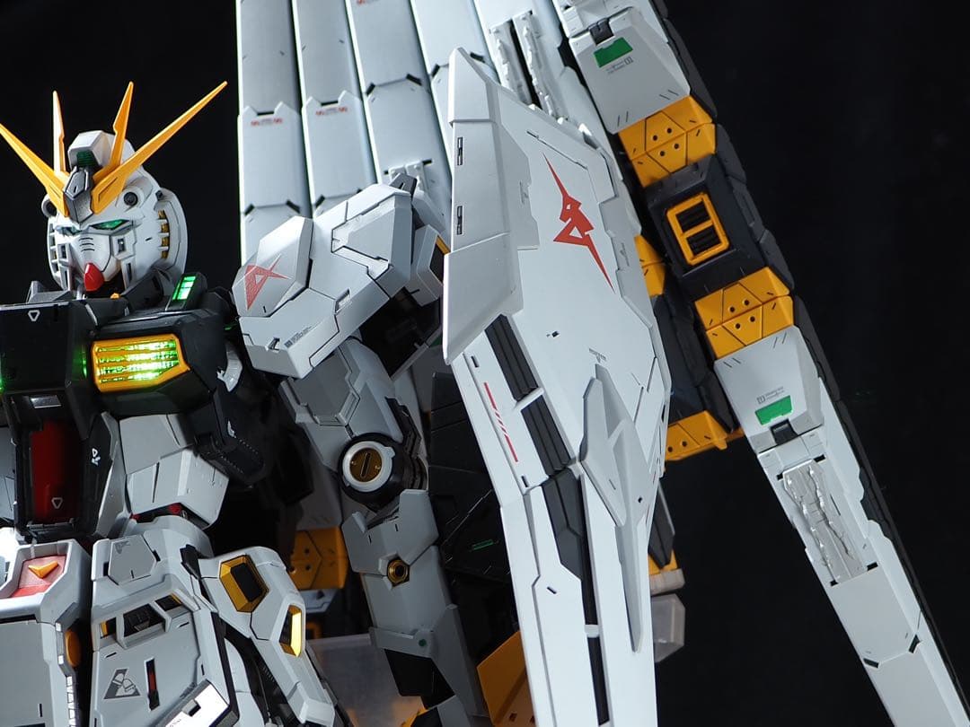 PG UNLEASHED 1/60 νガンダム　全塗装　完成品　LED組込