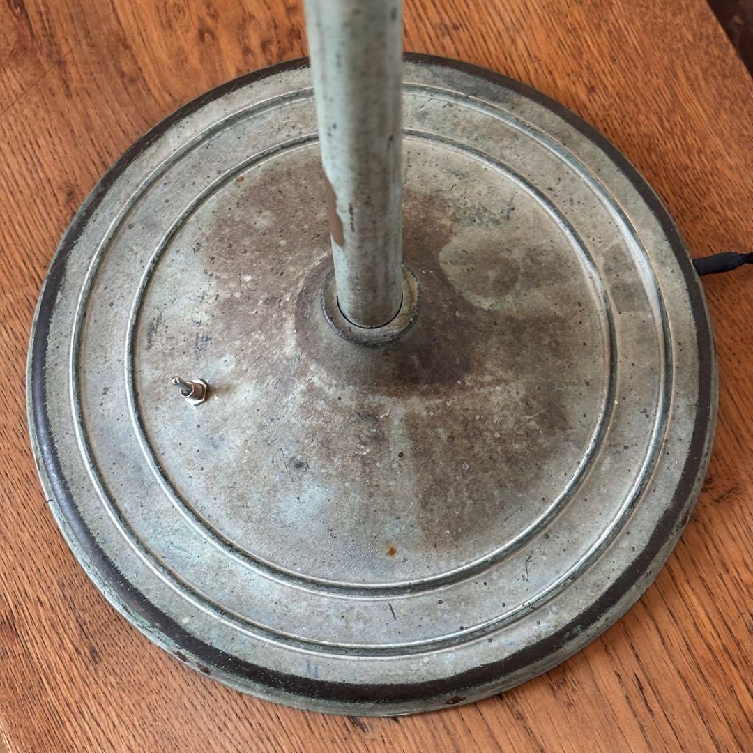 優美なホヤシェードのフロアランプ　風向計　緑青　真鍮台座　古道具　ハンドメイド