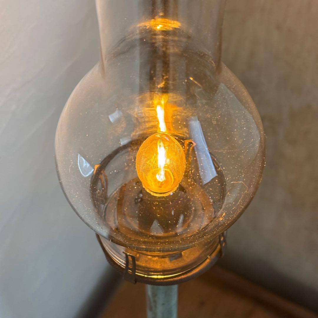 優美なホヤシェードのフロアランプ　風向計　緑青　真鍮台座　古道具　ハンドメイド