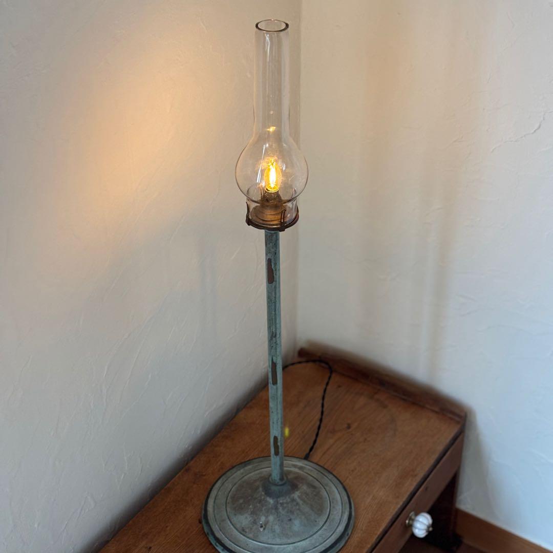 優美なホヤシェードのフロアランプ　風向計　緑青　真鍮台座　古道具　ハンドメイド