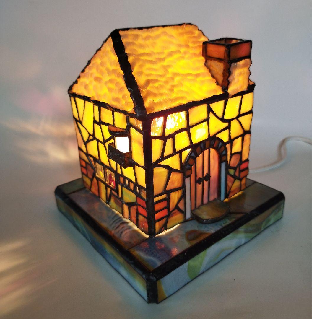 ステンドグラス　ハウスランプ　石造りの家