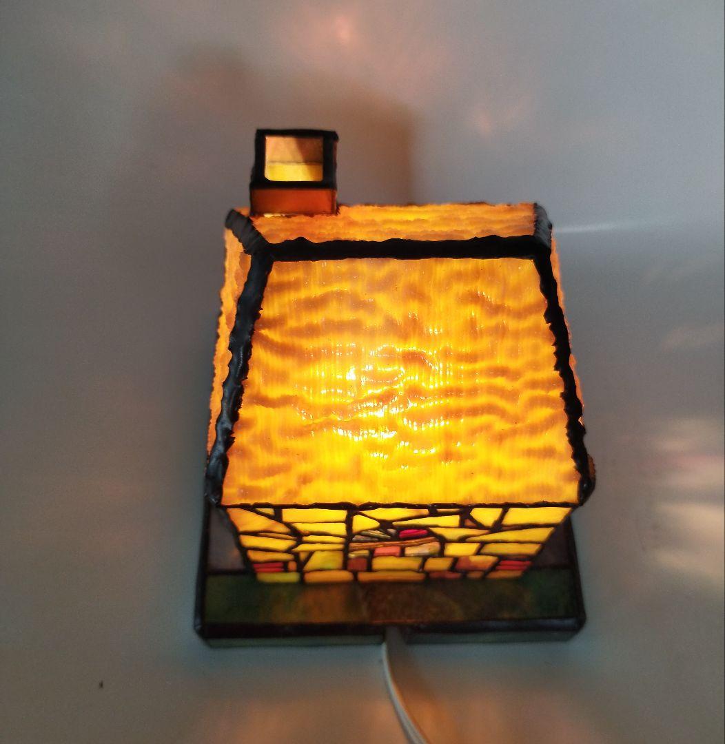 ステンドグラス　ハウスランプ　石造りの家