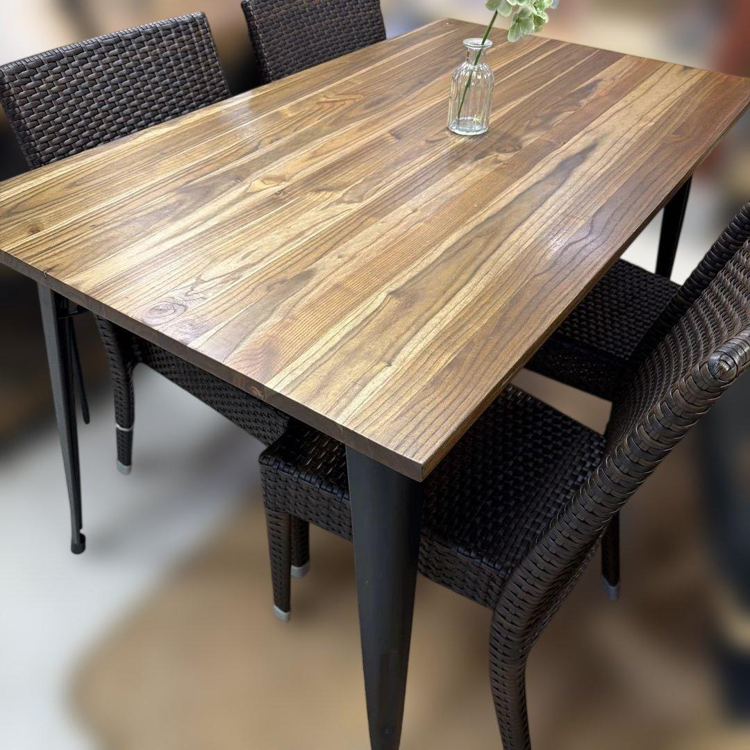 木目調ダイニングテーブル