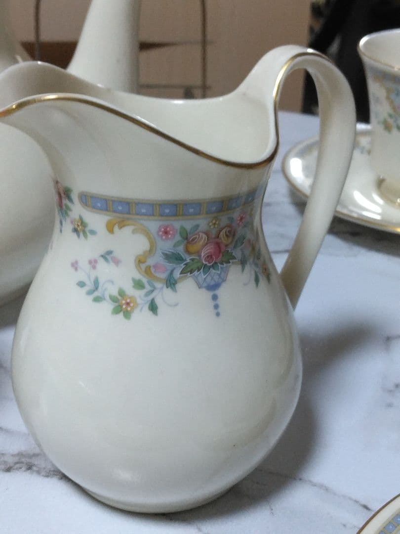 ロイヤルドルトン　ティーセット