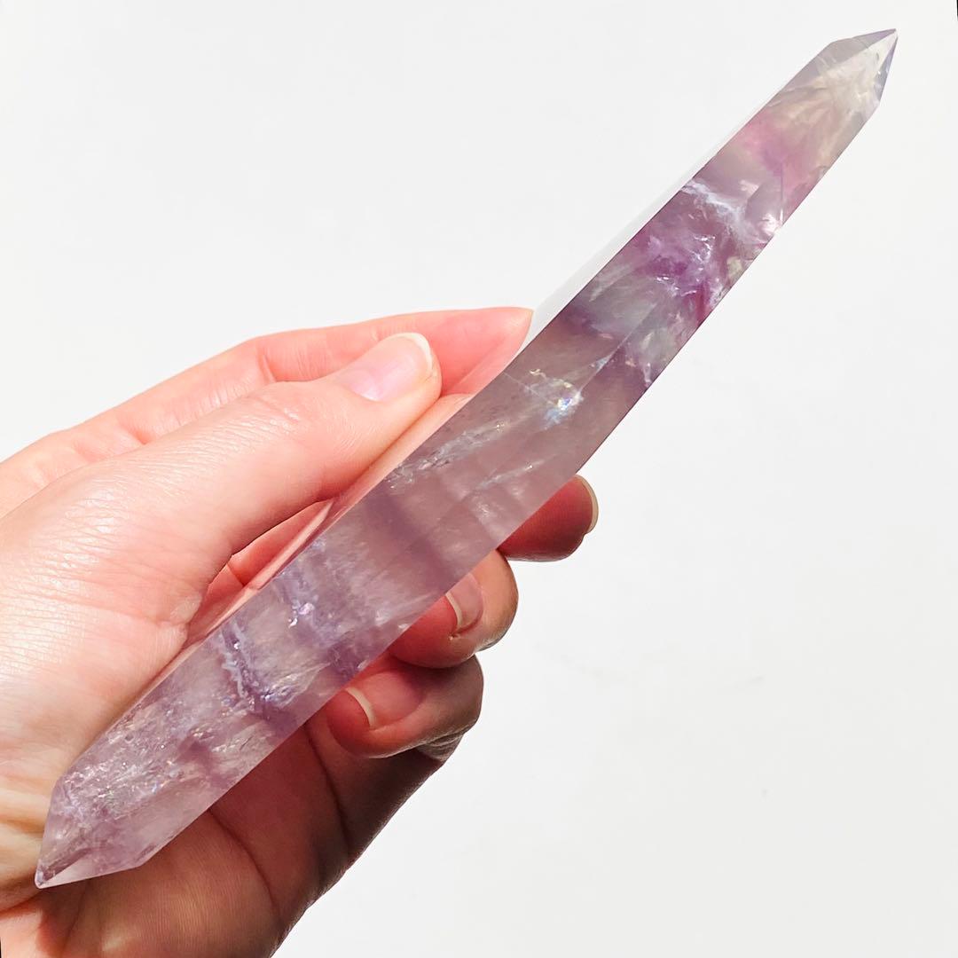 【 虹入り 美しい フローライト ダイヤ型 スタンド付き 蛍石 】