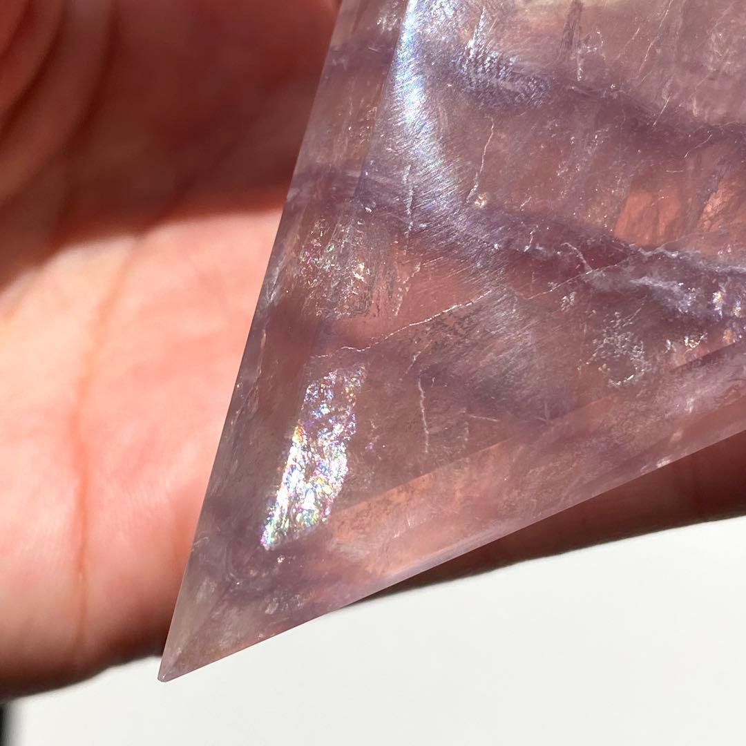 【 虹入り 美しい フローライト ダイヤ型 スタンド付き 蛍石 】