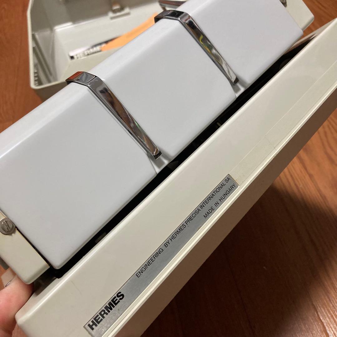 タイプライター　HERMES3000 ヘルメス　蚤の市　アンティーク