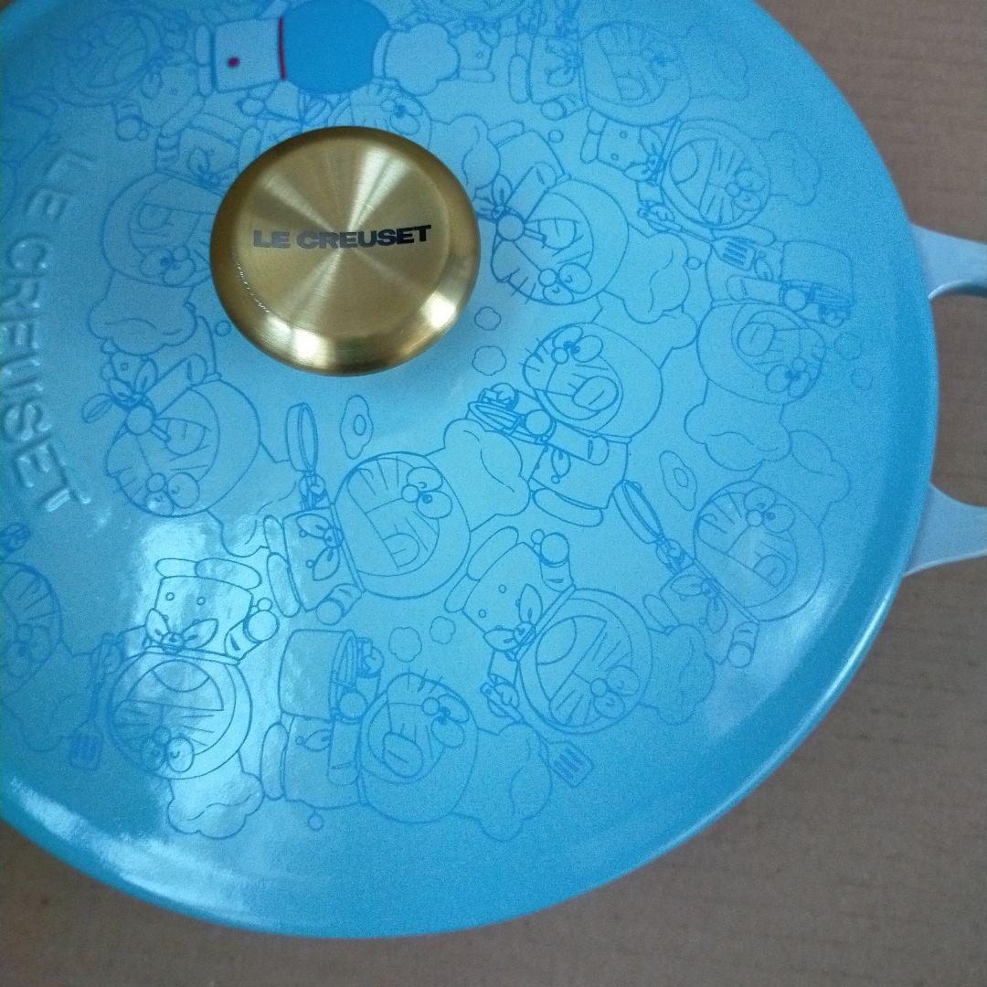 L未使用 ル・クルーゼ ドラえもん マルミット 22cm ゴールドツマミ