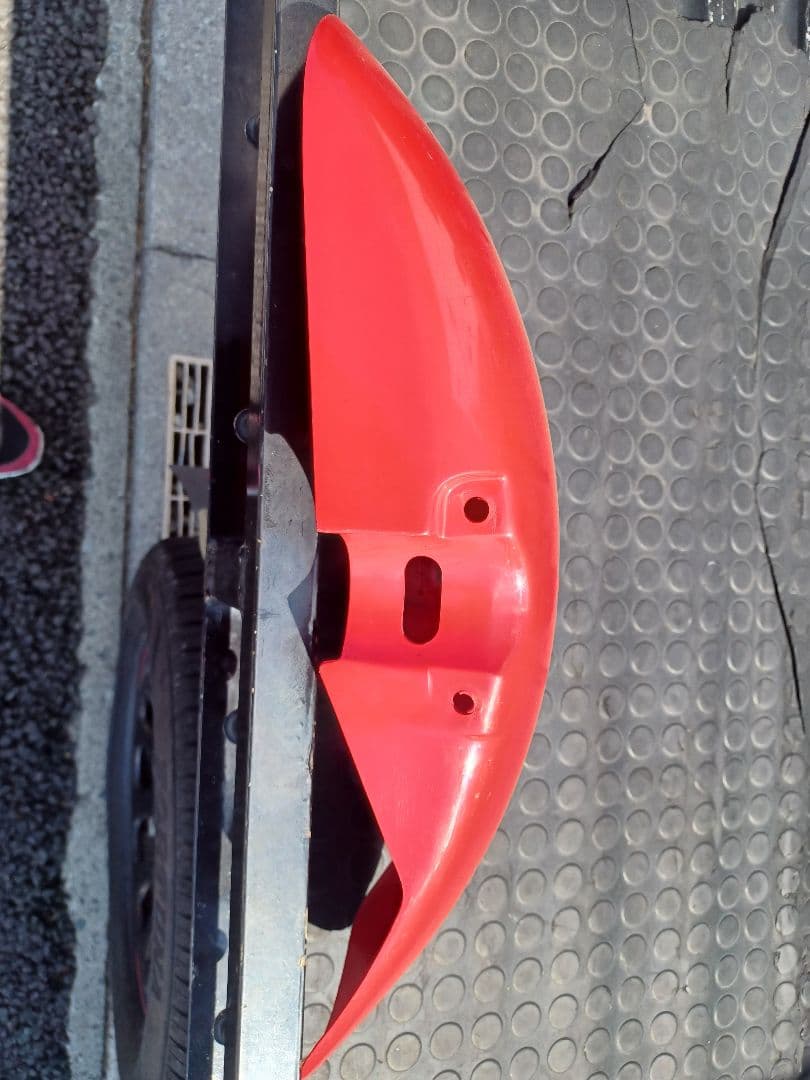 NSR250 MC28,21フロントフェンダー　赤　中古品