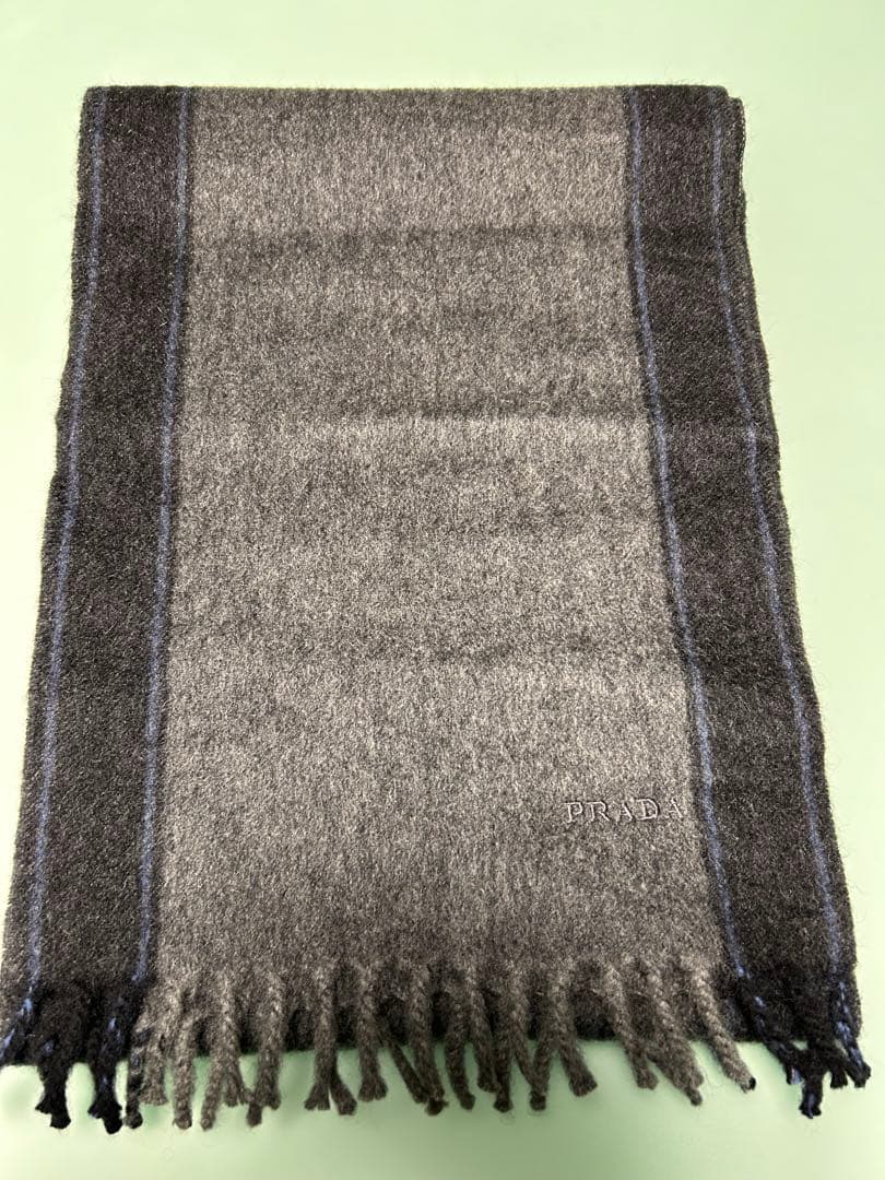 PRADA グレー系 ストライプ マフラー