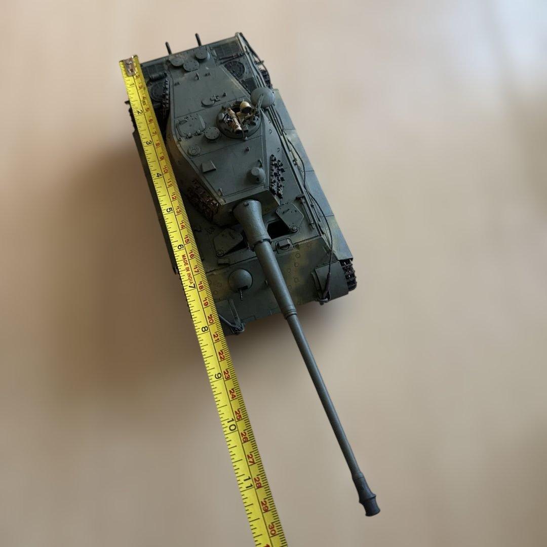 ドイツ軍 Heavy Tank King Tigerプラモデル 完成品？