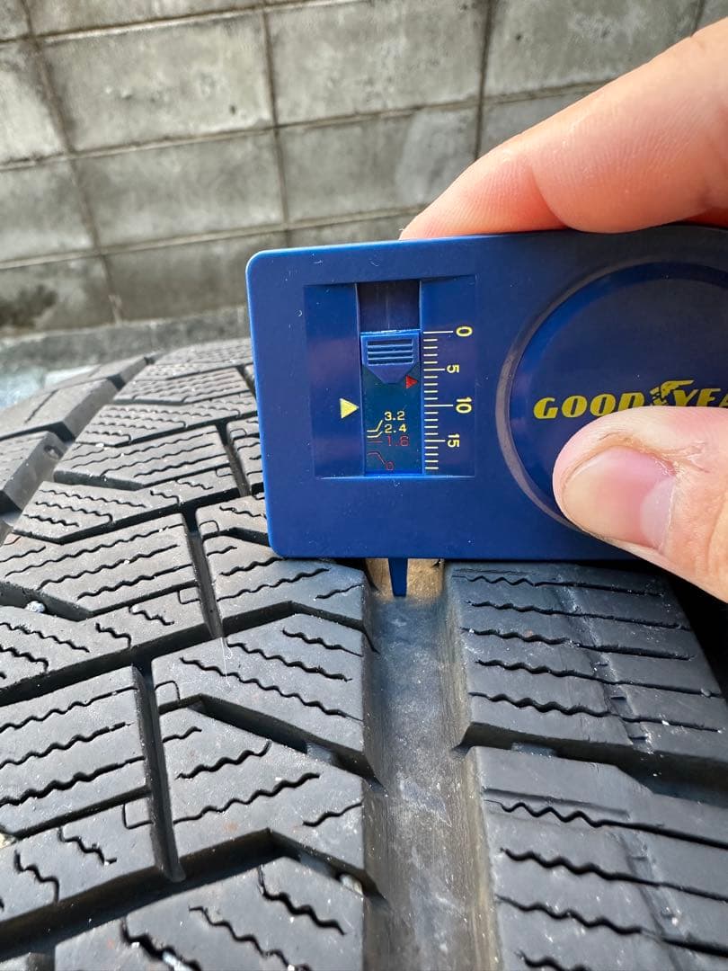 【最終値下げ！】バリ溝！Pirelli スタッドレスタイヤ215/60R17