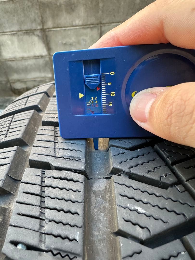 【最終値下げ！】バリ溝！Pirelli スタッドレスタイヤ215/60R17