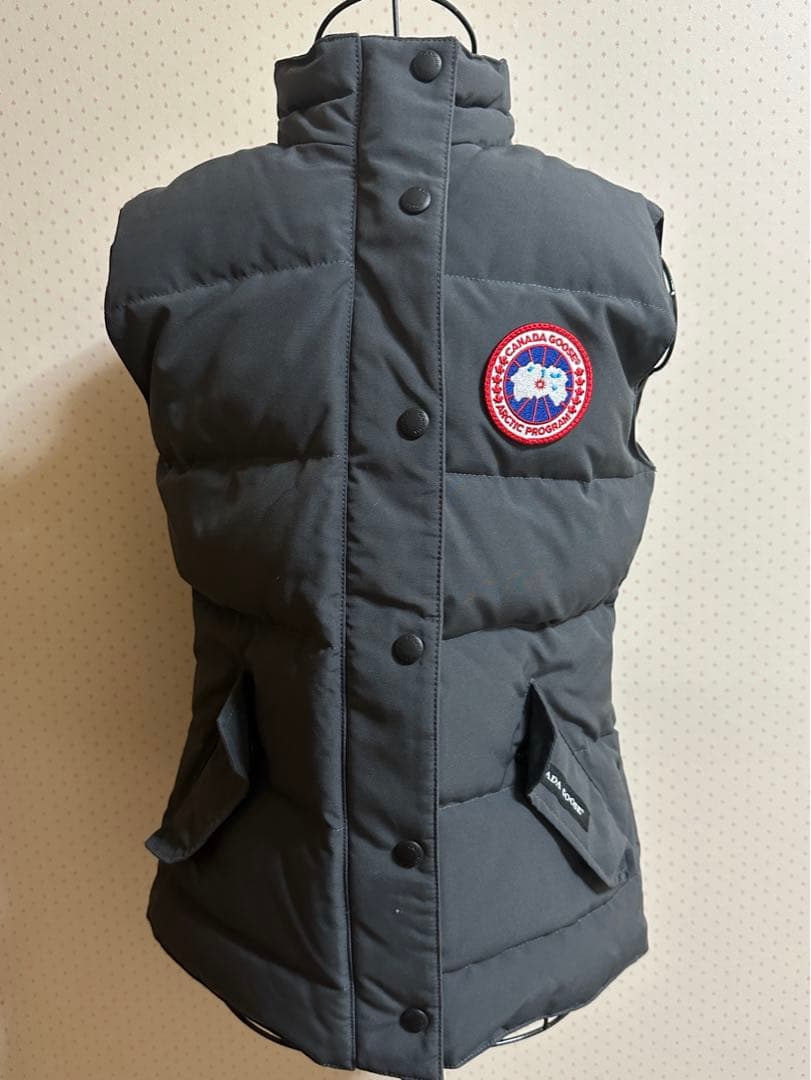 カナダグース　ダウンベスト　2832L 66 GRAPHITE