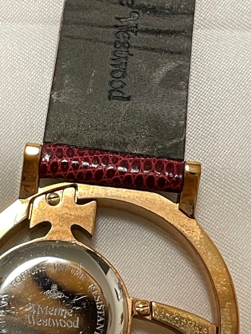 vivienne ヴィヴィアン 腕時計 サークルオーブ　電池切れ　赤