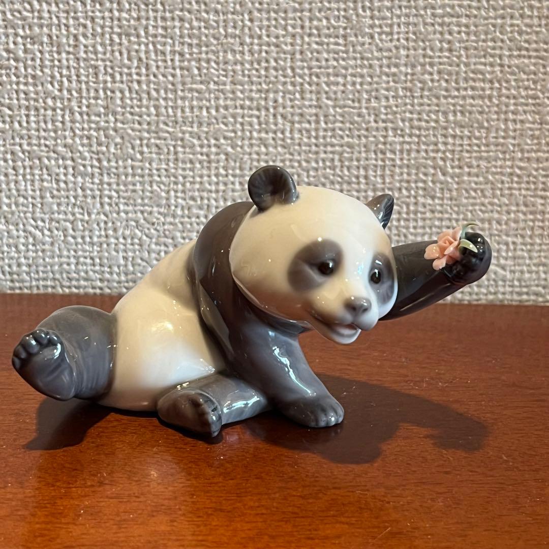 超美品　リヤドロ　パンダ　ピンクの花　フィギュリン　人形　陶器　置物　C