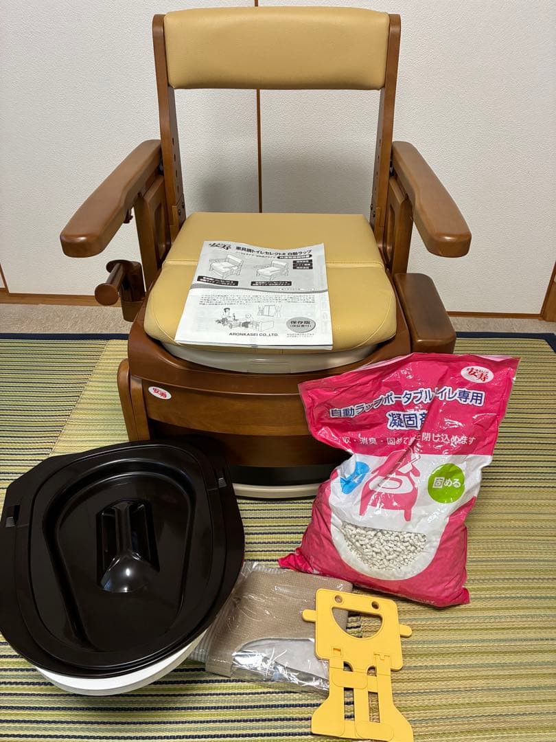 ポータブルトイレ 安寿　家具調トイレ　自動ラップ