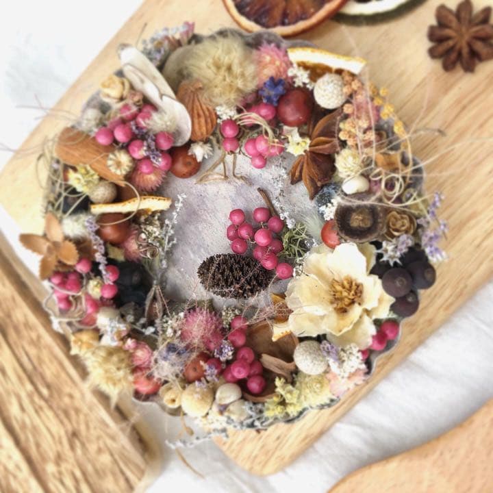 バレンタインに。美味しそうな森のタルトケーキリース