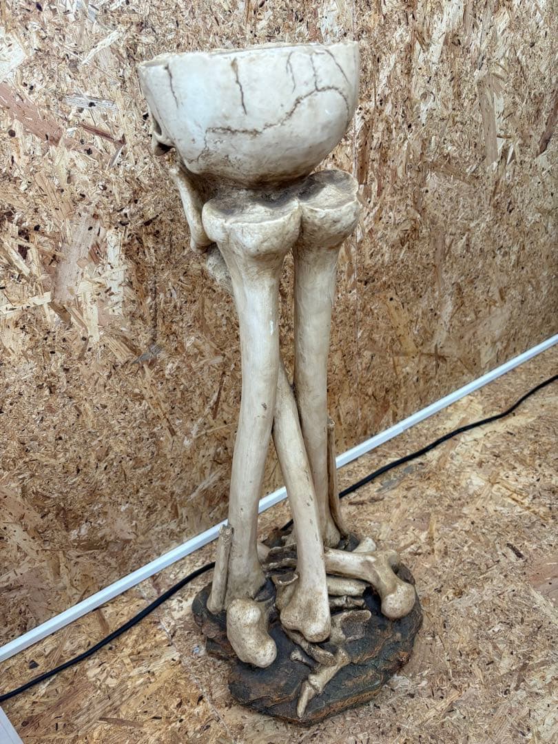 骸骨デザイン 置き型灰皿 樹脂製 約65cm