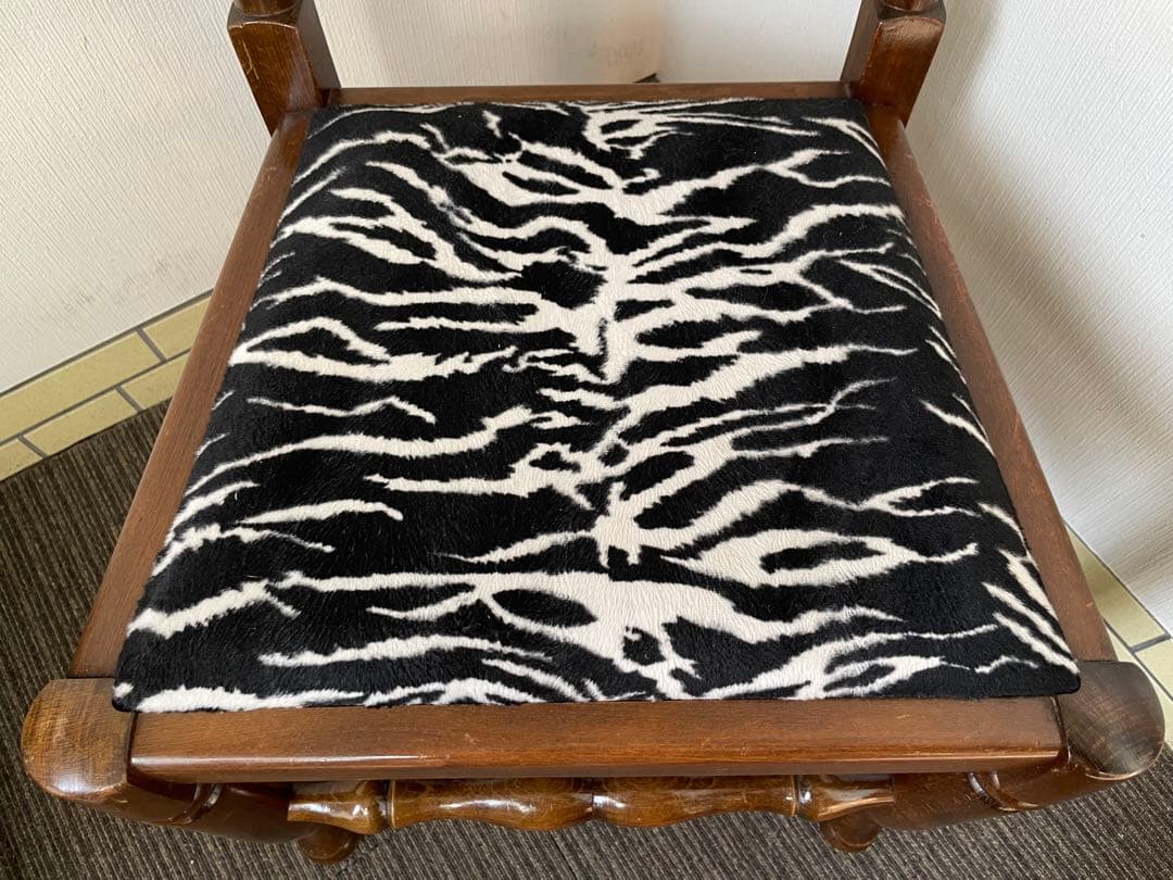 アンティークチェア　ハイバック　ダイニングチェア　ボールアンドクロウ脚　ゼブラ柄