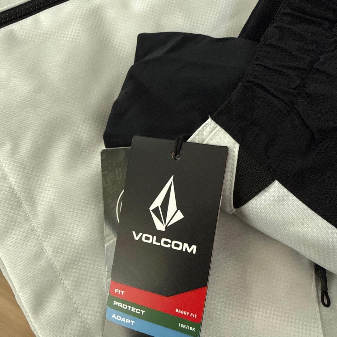 新品　VOLCOM ウェア　スノー　上下セット　Lサイズ　2025 セットアップ