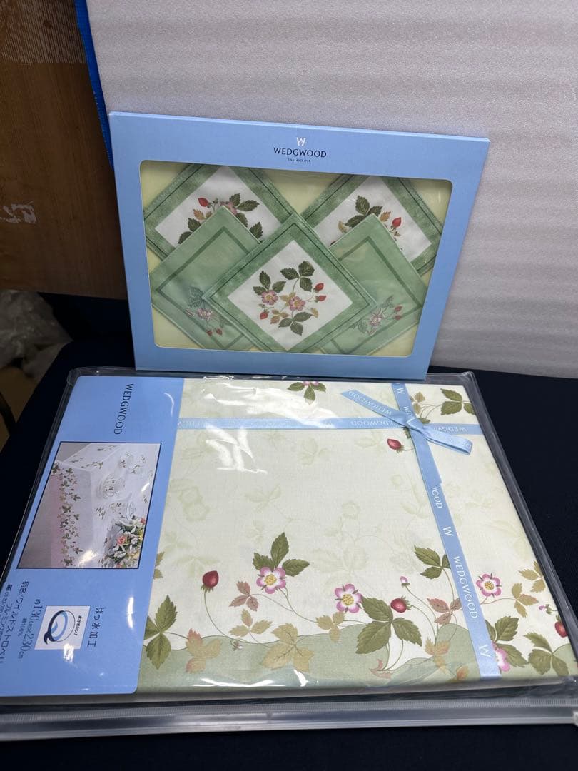 （007） テーブルクロス　ワイルドストロベリー 130x230