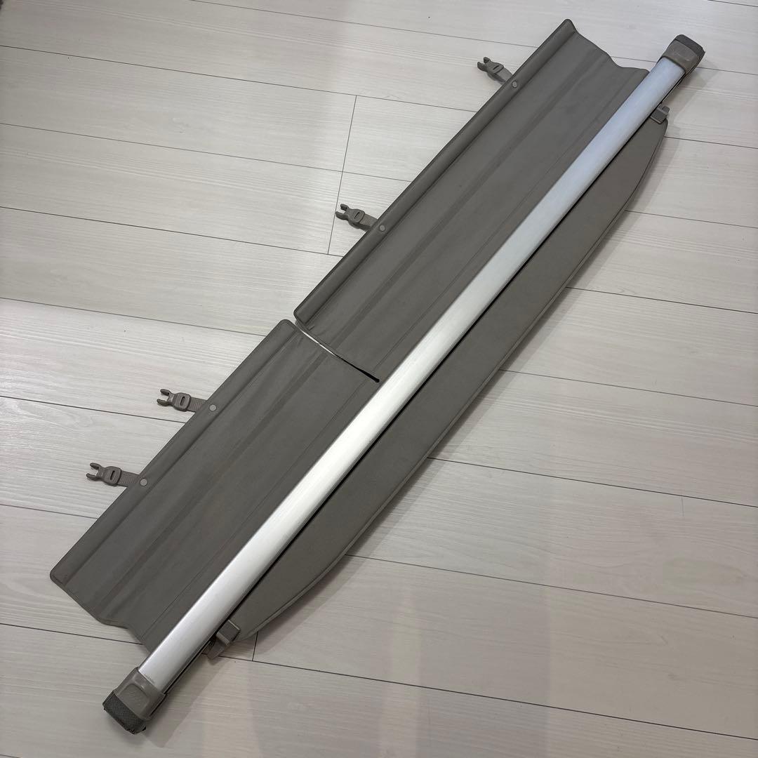 トヨタ 純正 プリウスα トノカバー