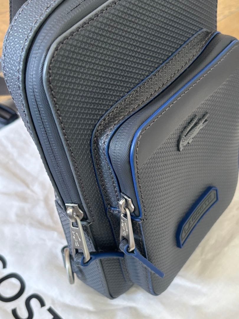 【極美品】ラコステ　LACOSTE 斜めがけ　ボディーバッグ　ショルダーバッグ