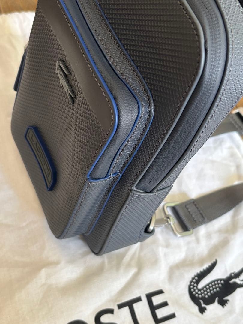 【極美品】ラコステ　LACOSTE 斜めがけ　ボディーバッグ　ショルダーバッグ