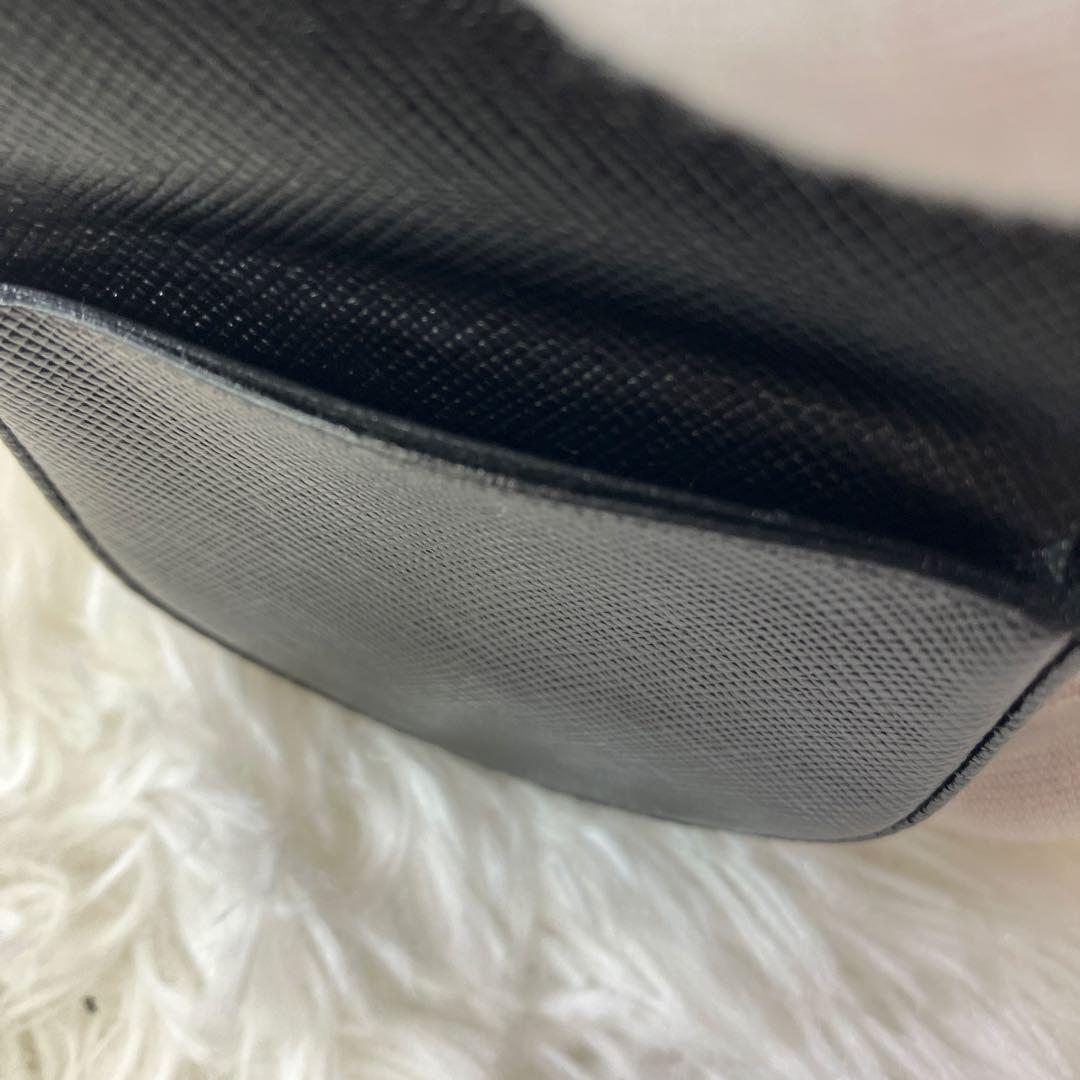 【極美品】PRADA プラダ サフィアーノ レザー 馬蹄型 ケース 小銭