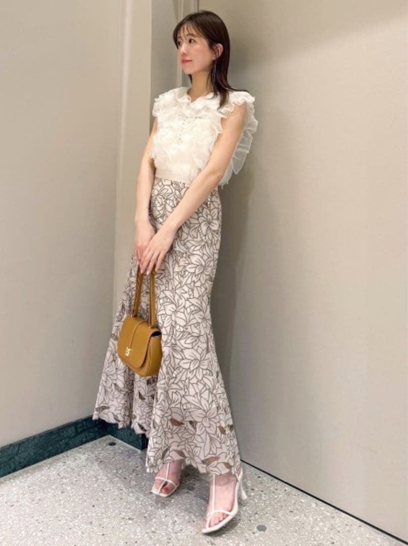 スナイデル　カットワークセミフレアスカート