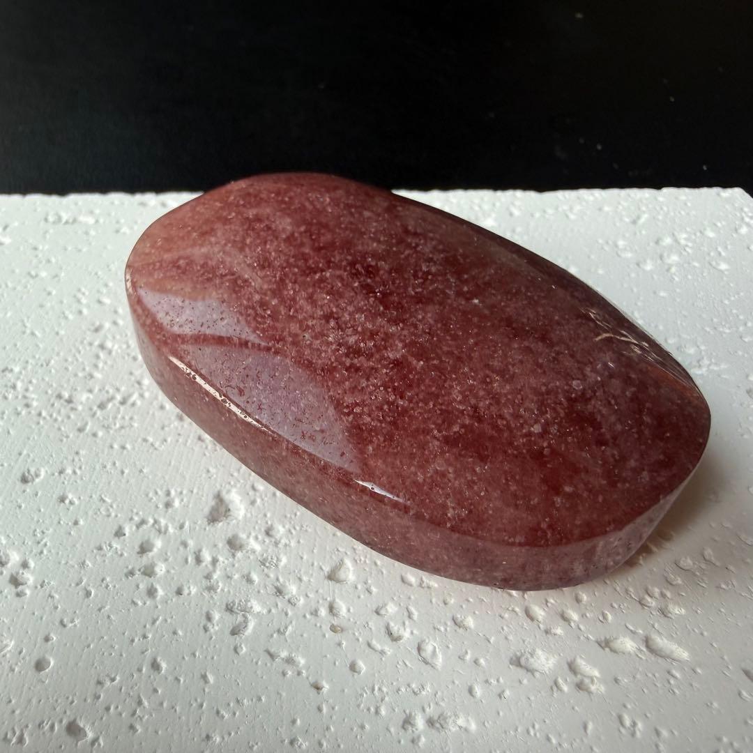 【ノブ】天然石ストロベリークォーツの握り石　置物NO.020712