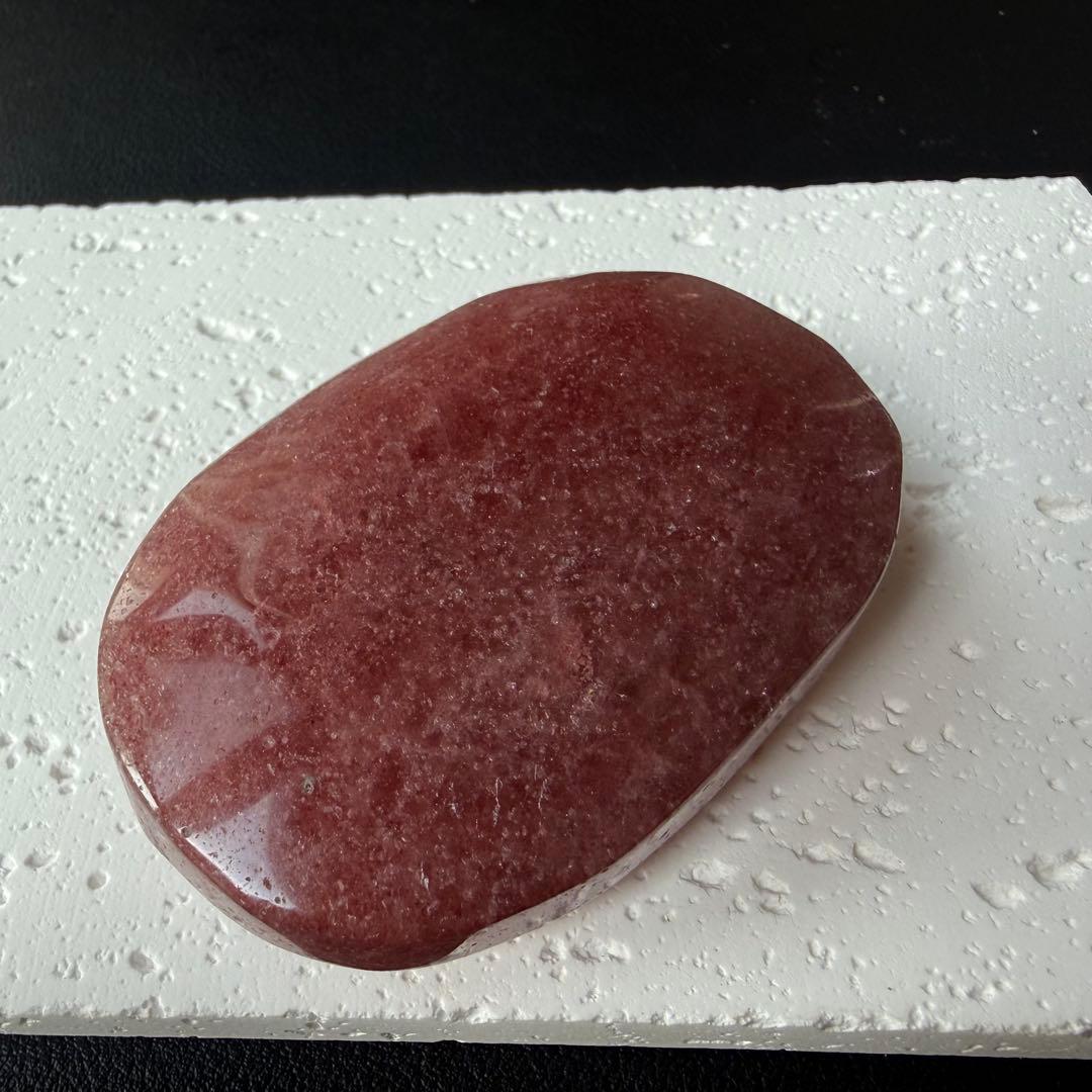 【ノブ】天然石ストロベリークォーツの握り石　置物NO.020712