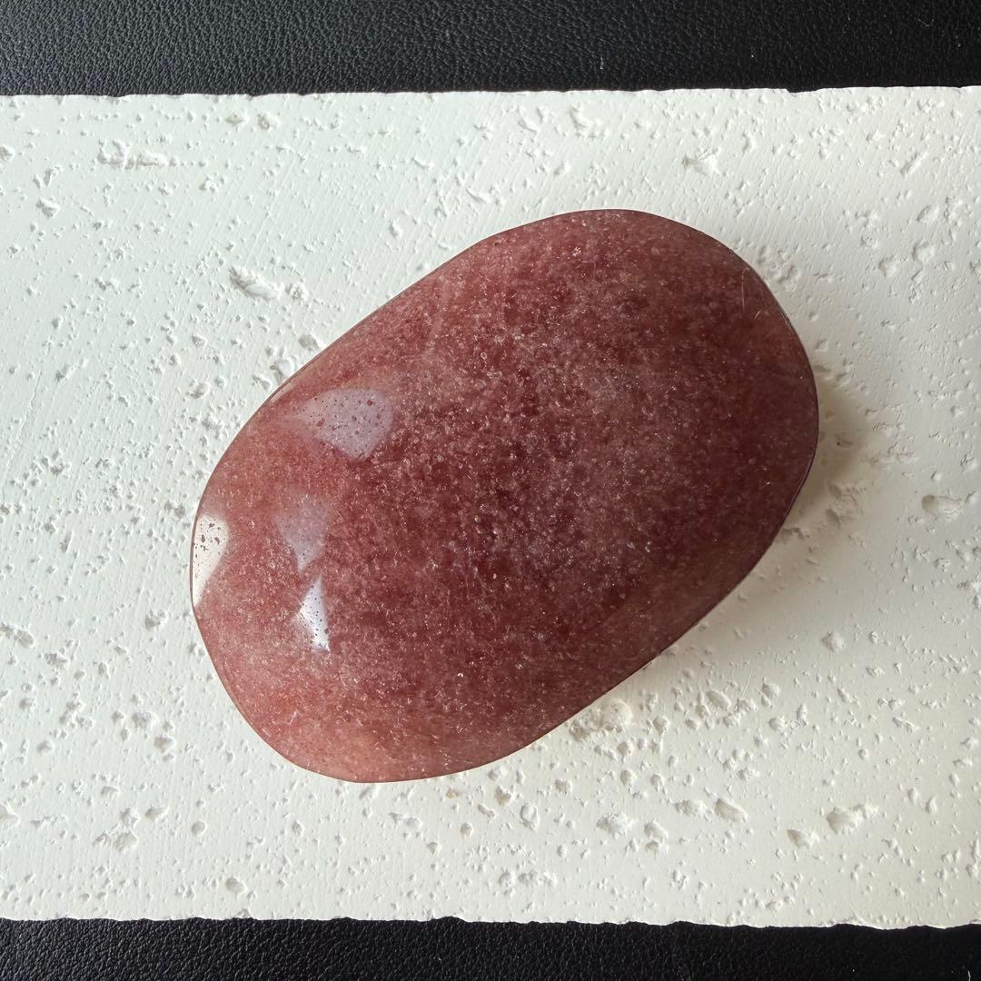 【ノブ】天然石ストロベリークォーツの握り石　置物NO.020712