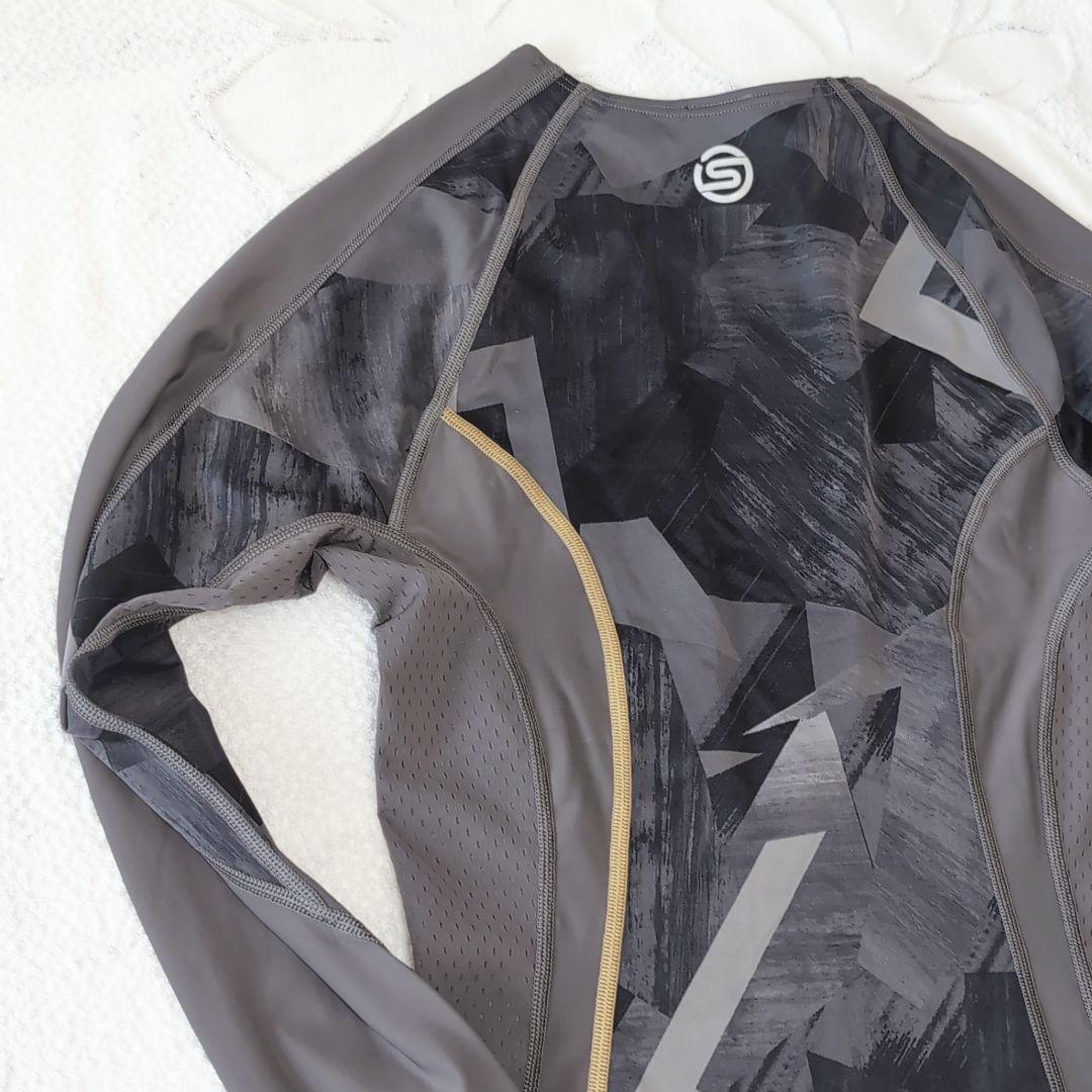 未使用デサント製 SKINS ダイナミック ロングスリーブ 上下M