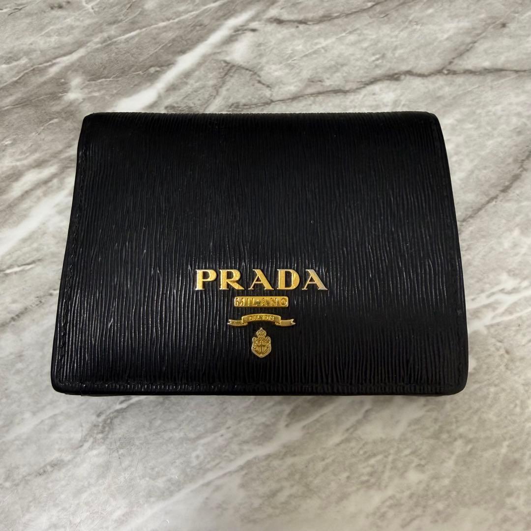 【PRADA】プラダ 本日限定価格‼️2つ折り財布