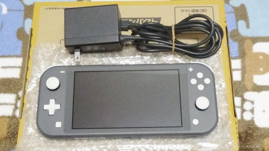 動作OK　Nintendo Switch Lite グレー 本体　充電器付き