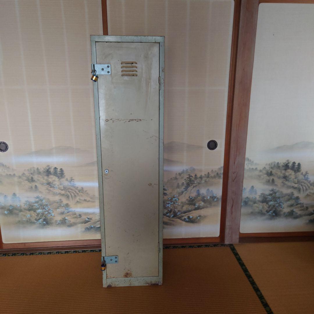 ガンロッカー　真ん中カギ無し