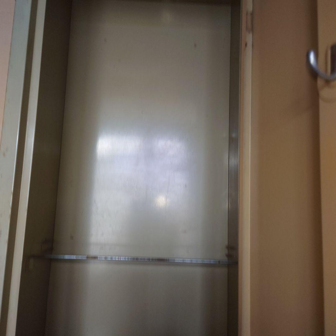 ガンロッカー　真ん中カギ無し