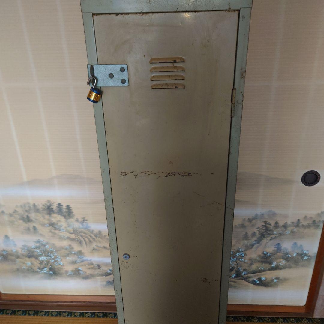 ガンロッカー　真ん中カギ無し