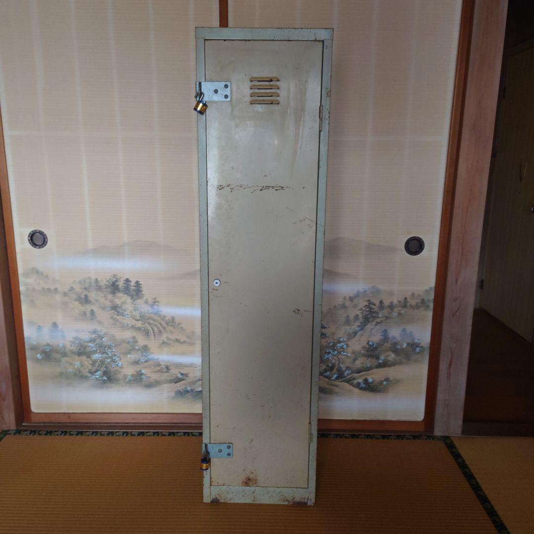 ガンロッカー　真ん中カギ無し