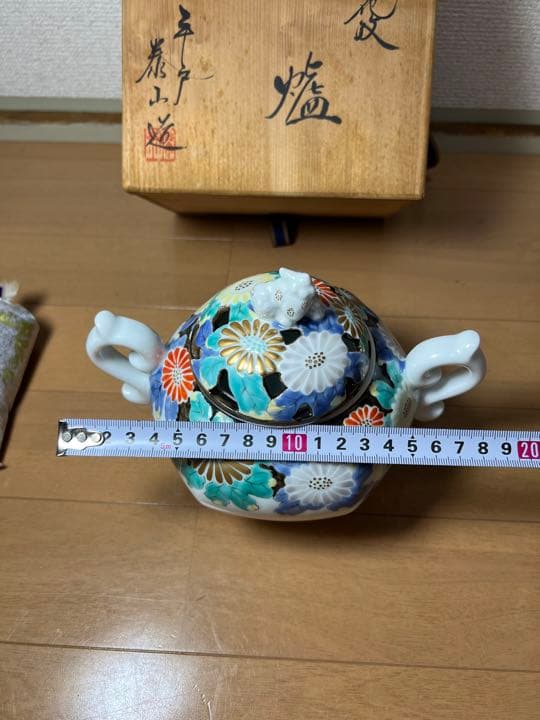 698 深野泰山 三川内焼 平戸泰山窯 色絵菊花紋　香炉　香炉灰付　未使用