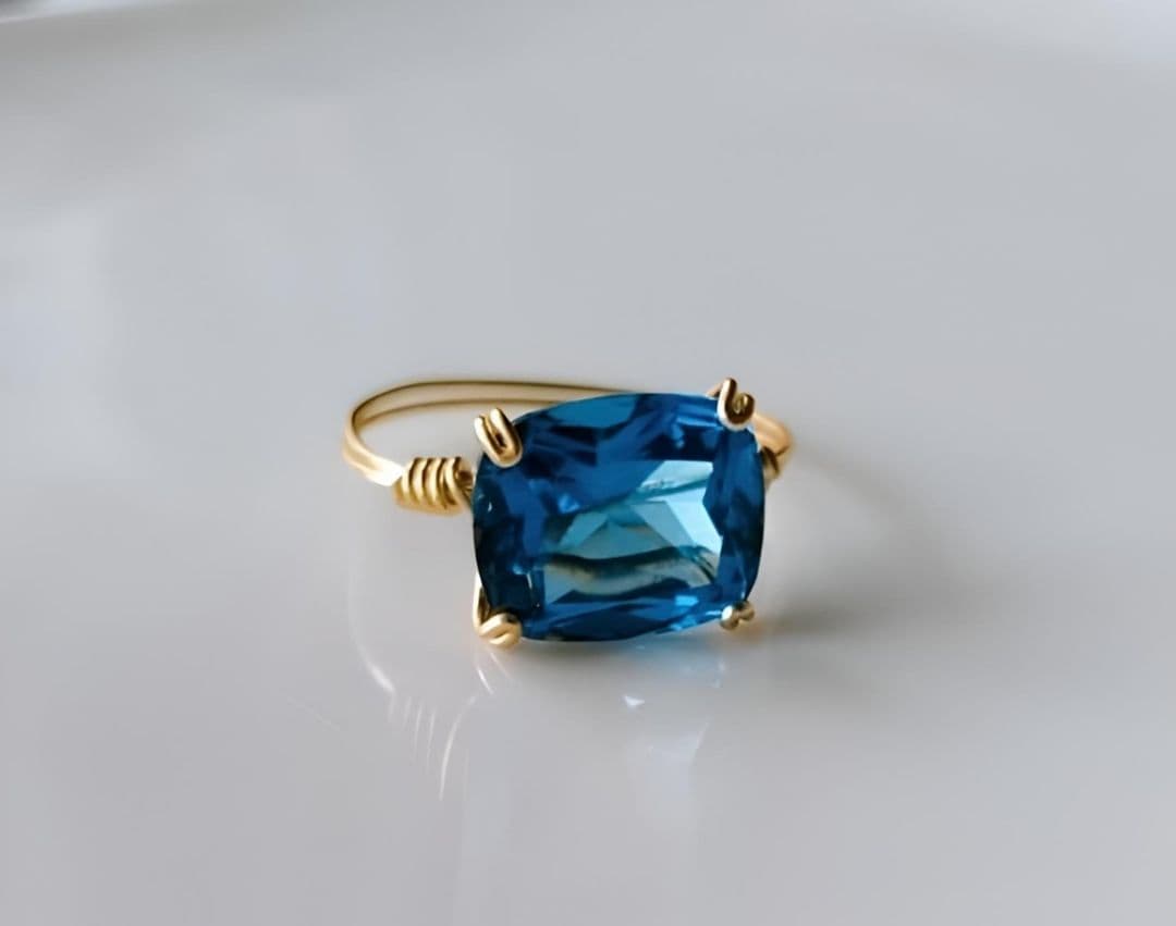 巨大 Kgf14 宝石ルース スイスブルートパーズ エメラルドカット 爪留め